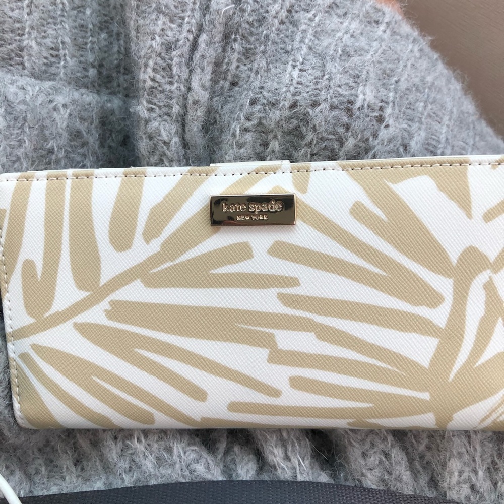 Like New Kate Spade Snap Street Wallet